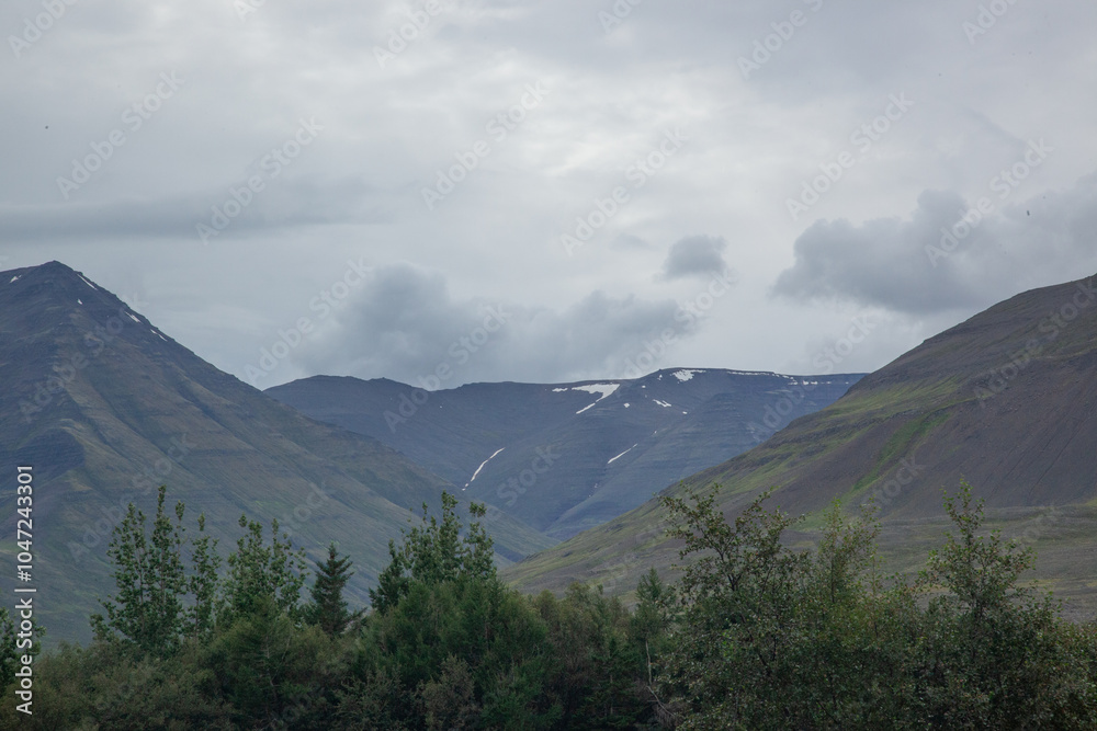 Fototapeta premium Icelandic mountains with low clouds