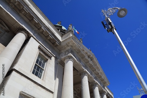 Canvas Print Custom House building in Dublin, Ireland