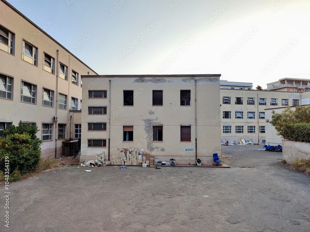Benevento - Cortile della Scuola Media Federico Torre
