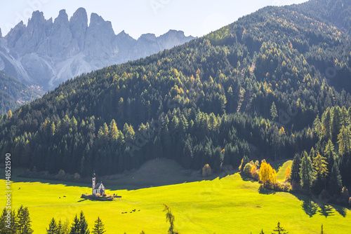 Obraz na płótnie Villnoess, Funes Valley, Autumn scenics, Trentino, Italy w salonie