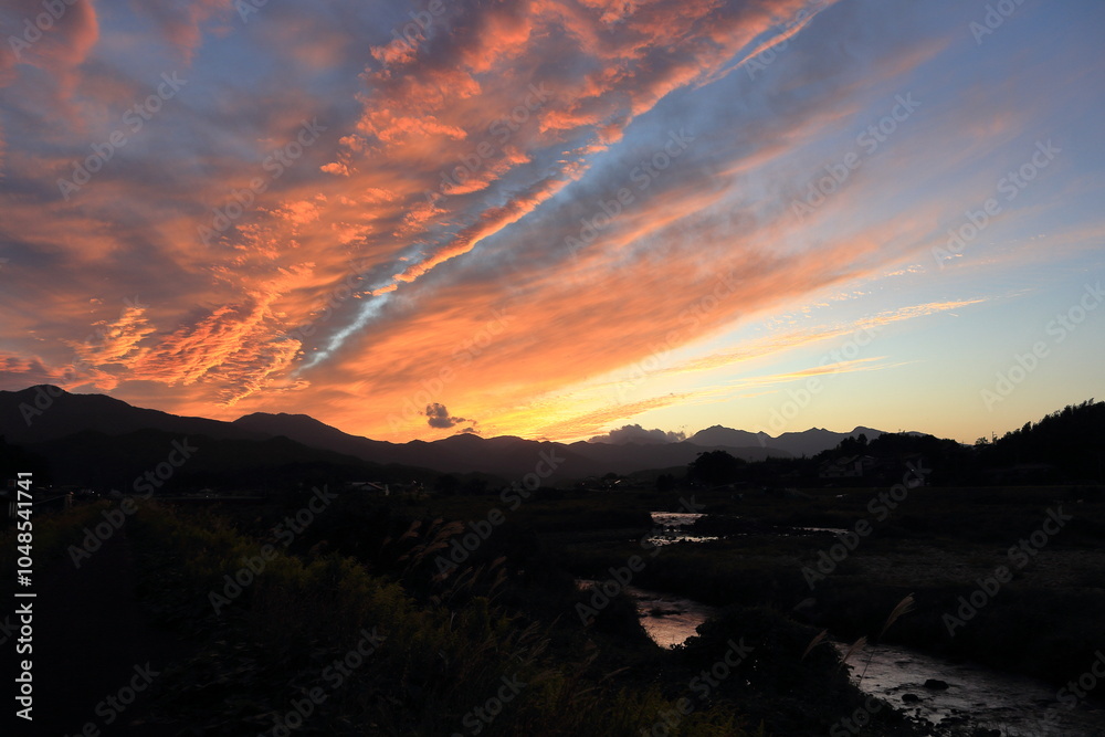 燃えるような秋の夕焼け 燃えるような秋の夕焼け