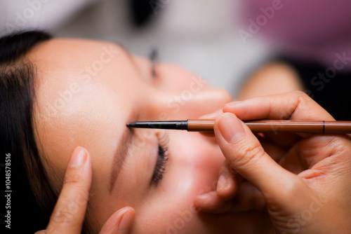 Bild auf Leinwand Eyebrow drawing makeup