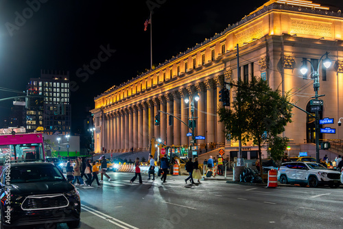 Obraz na płótnie Moynihan Train Hall at Penn Station at night w salonie