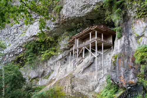 三徳山三佛寺　投入堂