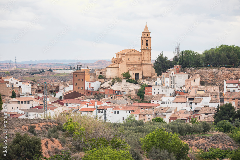 Obraz premium a view of Hijar with the church of Santa Maria La Mayor in the center, comarca of Bajo Martin, province of Teruel, Aragon, Spain