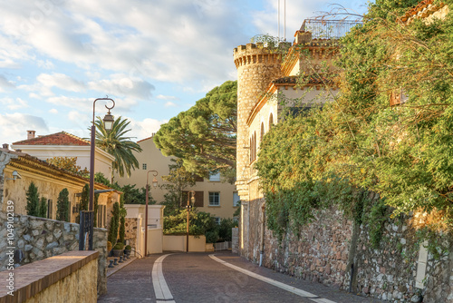 Fototapeta Naklejka Na Ścianę i Meble -  Picturesque streets of Le Suquet, the Old Town of Cannes, Cote d'Azur, France.