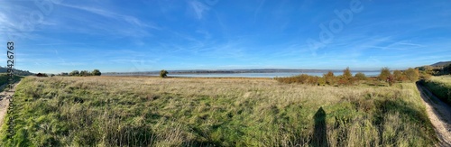 Der Stausee von Berga Kelbra - ein sonniger Tag im Herbst, eine Wanderung entlang der Osterkuppe, der Numburg, bunten Laub, Hagebutten und Schilf