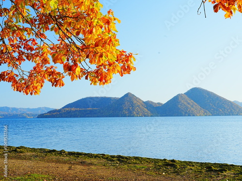 北海道の絶景 秋の洞爺湖 夕日が見える渚公園 photo