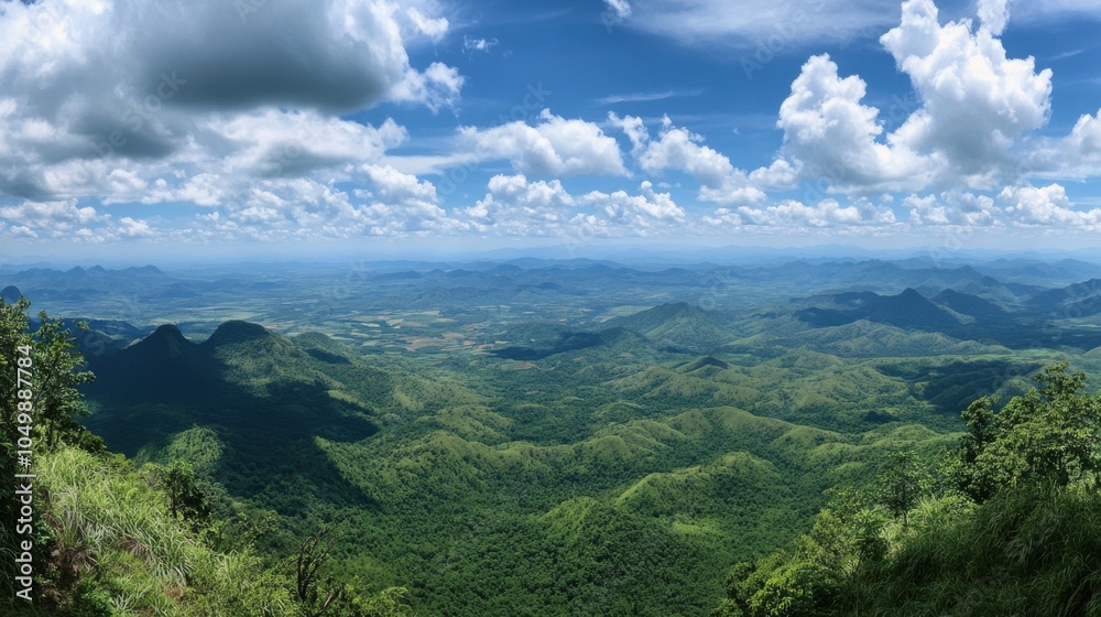 Obraz premium Panoramic view from Phu Ruea National Park, showcasing the vast green mountains and