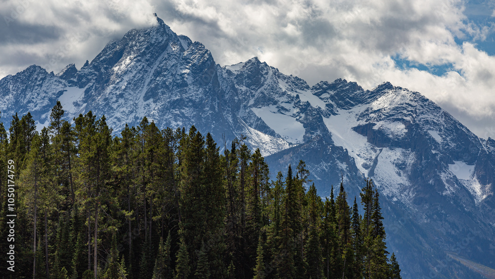 Obraz premium Snow caped Grand Teton Mountains.