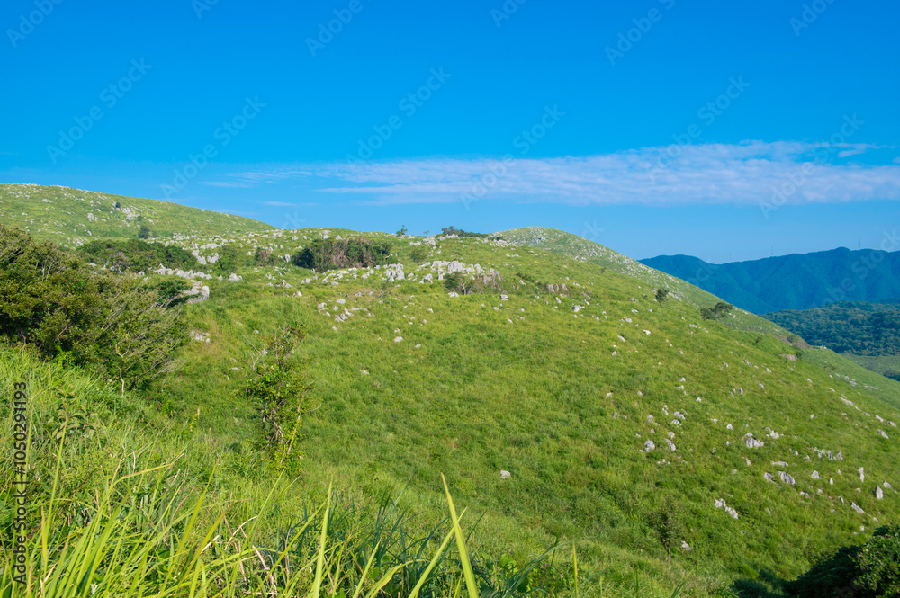 Fototapeta premium 地獄台付近の秋吉台の眺望