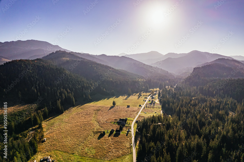 Góry, Tatry Zachodnie w Polsce, panorama jesienią z lotu ptaka