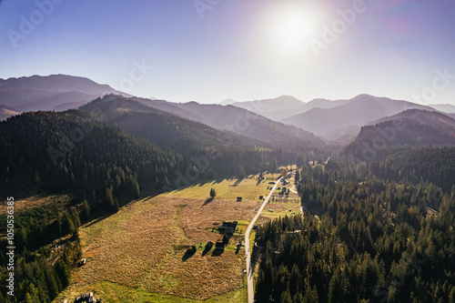 Góry, Tatry Zachodnie w Polsce, panorama jesienią z lotu ptaka