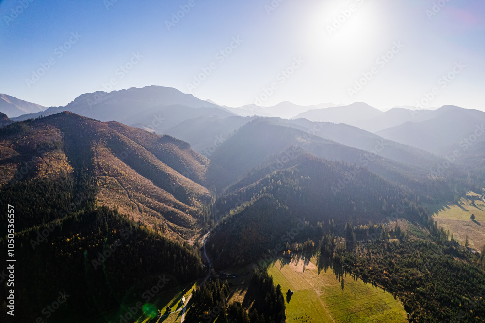 Góry, Tatry Zachodnie w Polsce, panorama jesienią z lotu ptaka