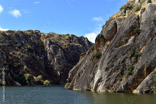 Granitic and metamorphic rocks in the Duero River.