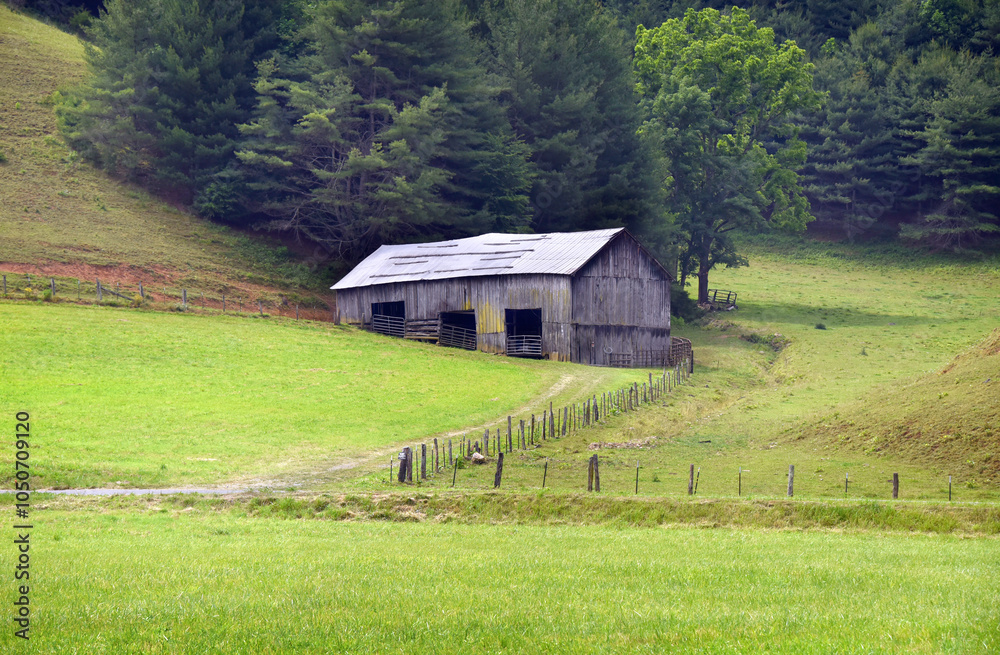 Obraz premium Farm and Barn in North Carolina