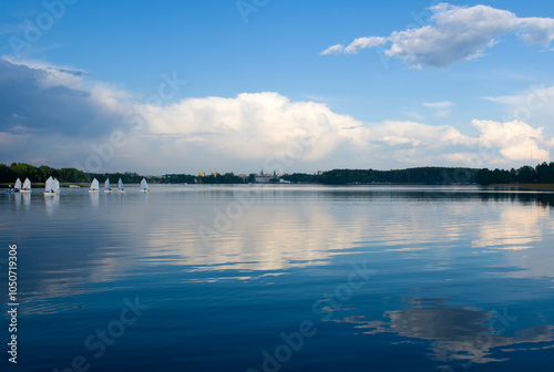 Fototapeta Naklejka Na Ścianę i Meble -  Jezioro Ukiel w Olsztynie 2024
