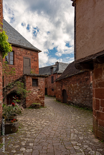 Gasse in Collonges-la-Rouge in Nouvelle-Aquitaine in Frankreich 