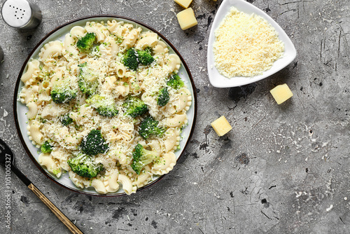 Creamy pasta with fresh bro...