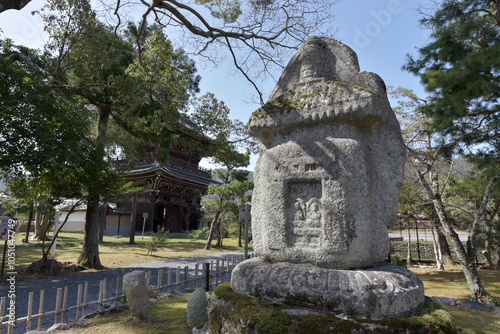 清涼寺　一切経蔵の弥勒多宝石仏　京都市右京区嵯峨 photo