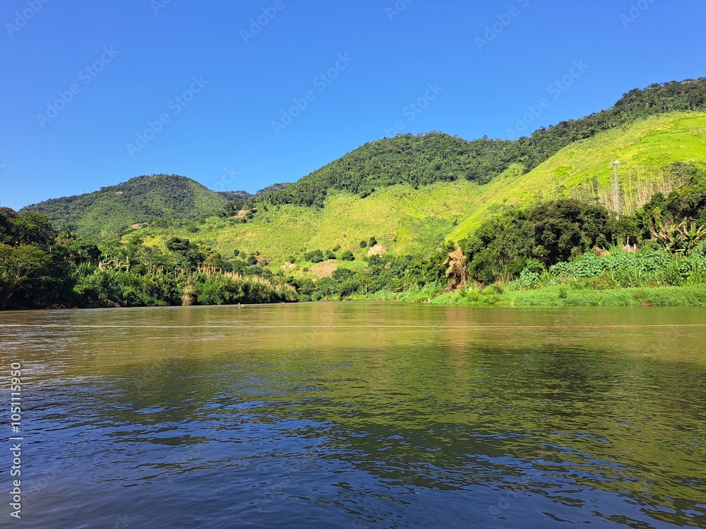 Uma linda paisagem no rio Ribeira de Iguape Uma linda paisagem no rio Ribeira de Iguape