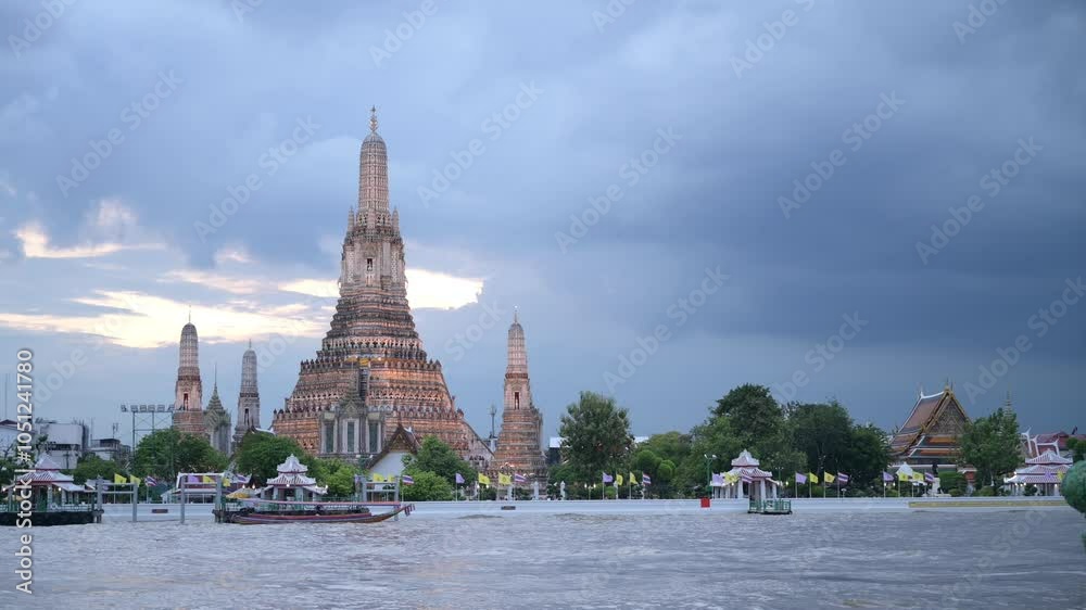 Wat Arun Temple (Wat Arun Ratchawararam) at sunset, Bangkok in Thailand