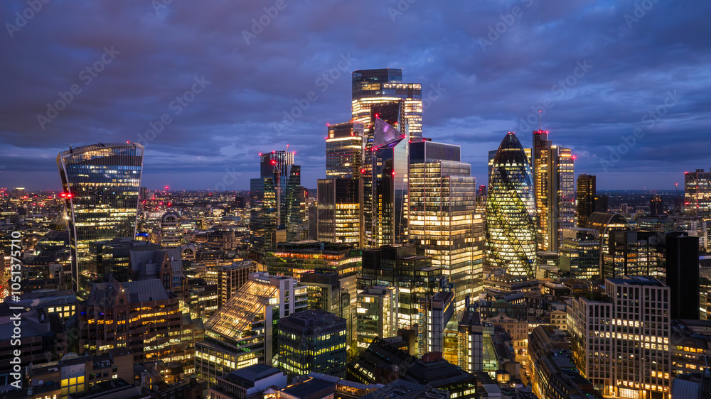 Obraz premium Bustling cityscape of London, UK