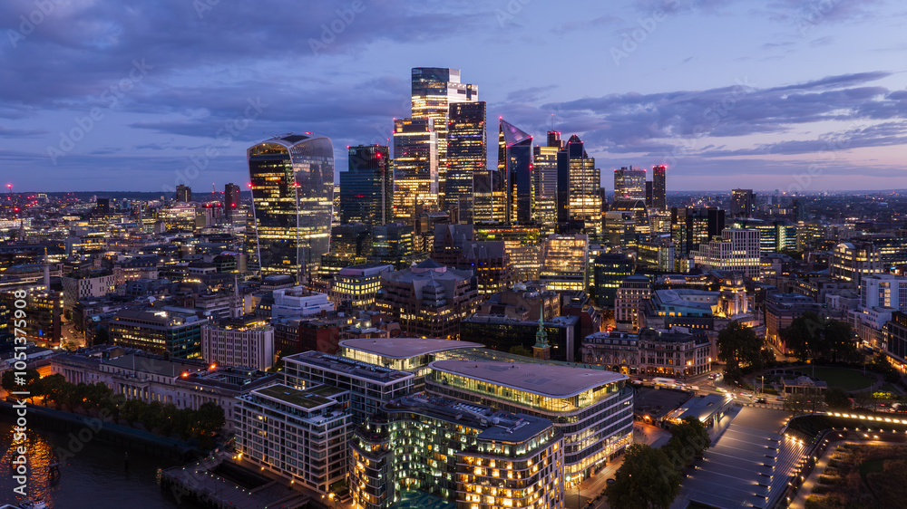 Naklejka premium Bustling cityscape of London, UK