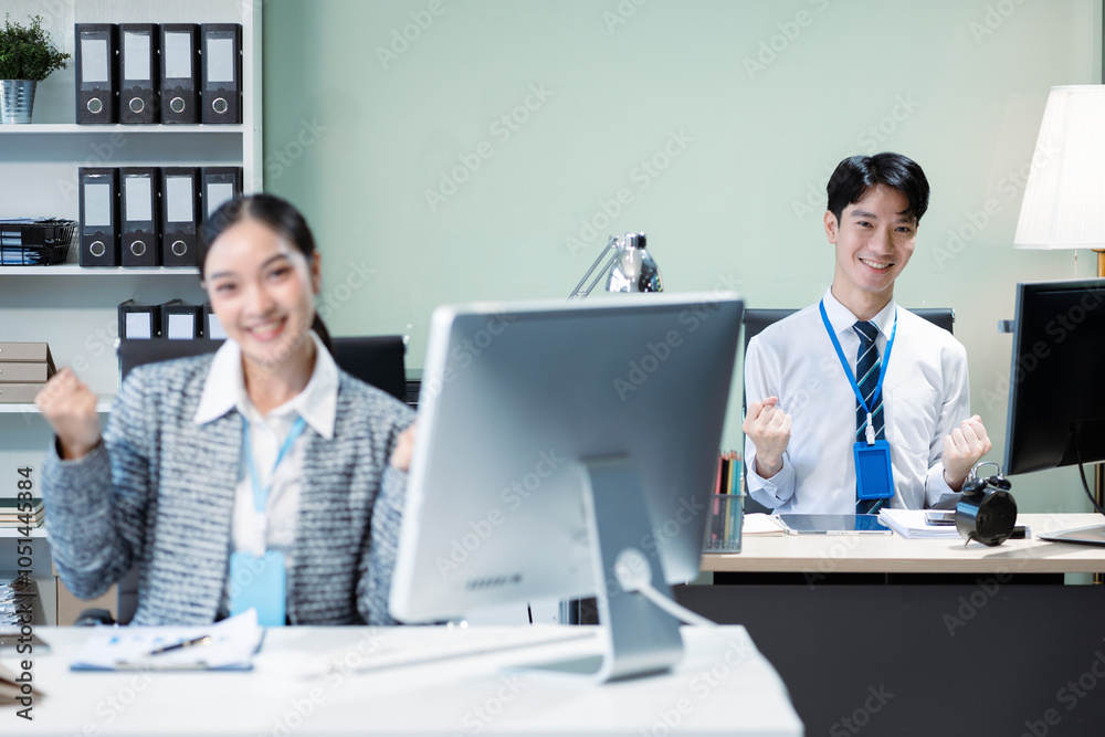 Obraz premium Happy smiling businessman feel happy work complete Teamwork success, success at work in the office concept.