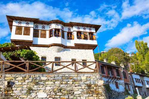 Fototapeta Naklejka Na Ścianę i Meble -  Street and houses at Makrinitsa village of Pelion, Greece