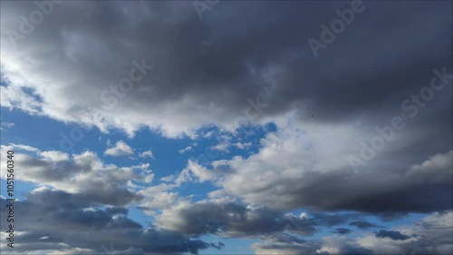 Multiple nubes de cumulos y altocumulos al crepúsculo photo