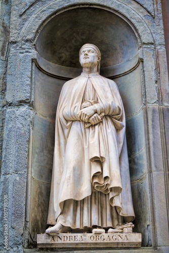 Obraz na płótnie florenz, italien - statue von andrea obgagna an der außenfassade der uffizien w salonie