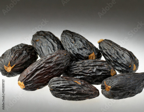 Wallpaper Mural Tonkabohnen auf Studiohintergrund – Natürlich und Aromatisch Torontodigital.ca