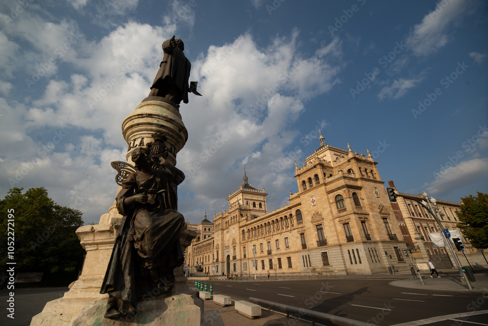 Fototapeta premium Calles principales de Valladolid, España. Capital de la Comunidad Autónoma de Castilla y León