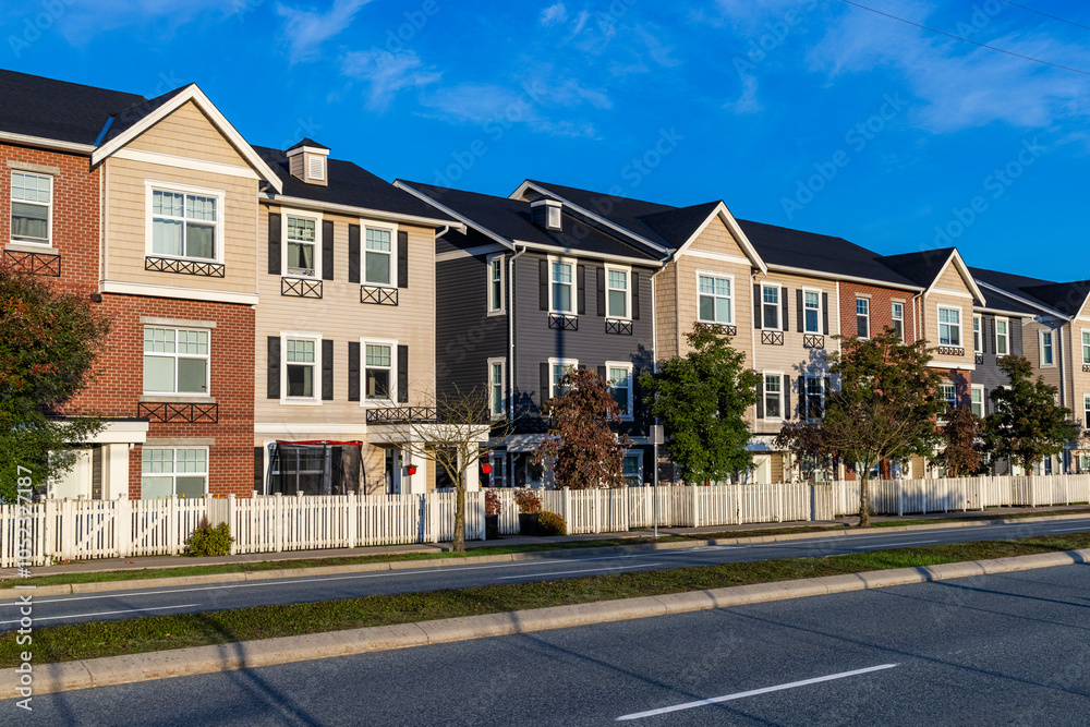 Obraz premium Modern Townhouses Lining a Street in Mission, BC, Canada