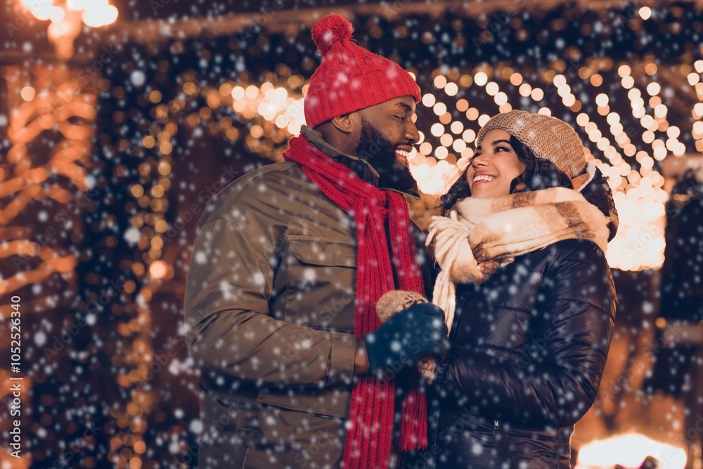 Φωτογραφία Photo of sweet carefree husband wife wear winter season clothes celebrating xmas