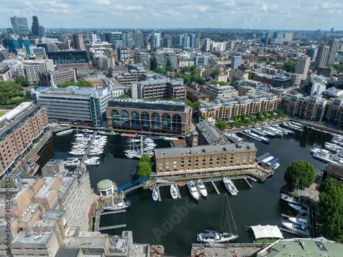 Obraz na płótnie St Katharine Docks Marina - London, UK w salonie
