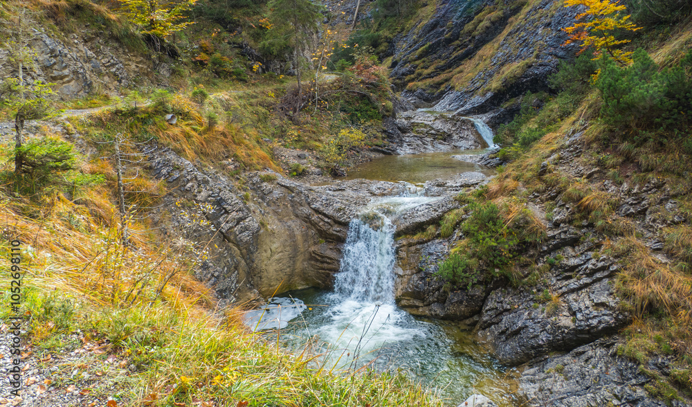 Kleiner Wasserfall Valepp Fluss im Herbst Pfanngraben Rotwand Kleiner Wasserfall Valepp Fluss im Herbst Pfanngraben Rotwand