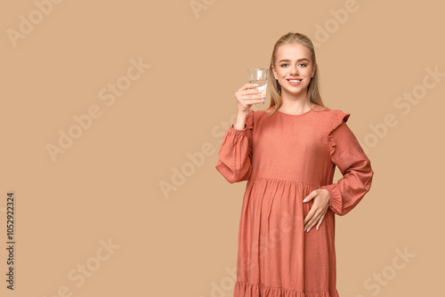 Beautiful happy pregnant wo...