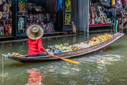 Boat vendor, Damnoen Saduak floating market, Thailand