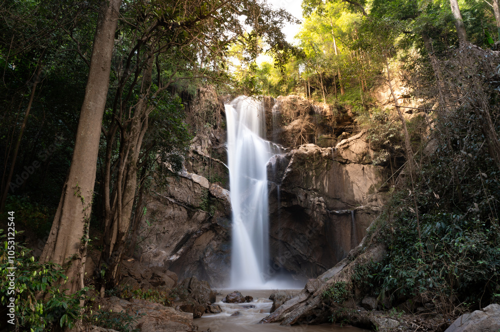 Obraz premium Mok fa waterfall,Famous waterfall in Chiangmai province,Thailand.
