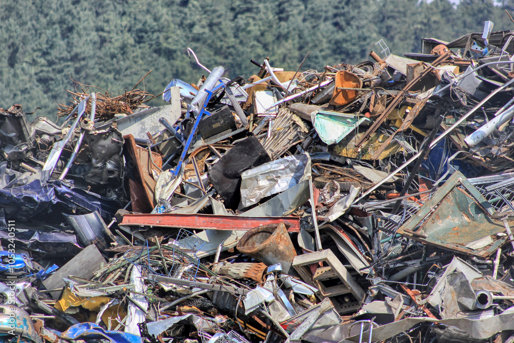 Metal scrap is collected for reuse / Waste products are recycled during recycling (waste recycling) Or their starting materials are converted into secondary raw materials. Metal scrap is collected for reuse / Waste products are recycled during recycling (waste recycling) Or their starting materials are converted into secondary raw materials.
