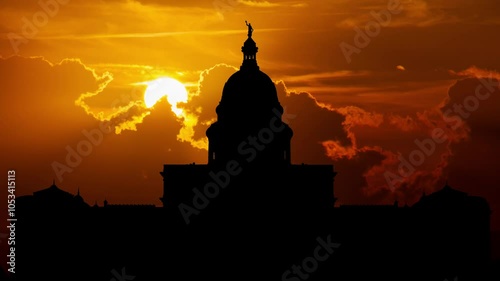 Austin: Texas State Capitol at Sunset, Time Lapse with Red Sun and Fiery Sky, USA