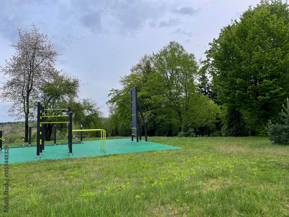 An open ground for sports, many simulators, free leisure in the city An open ground for sports, many simulators, free leisure in the city