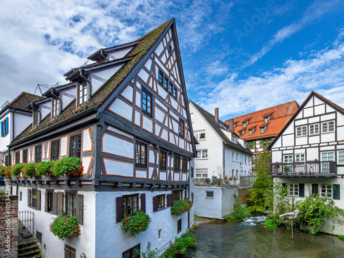 Obraz na płótnie Alte Fachwerkhäuser im Fischerviertel an der grossen Blau, Ulm, Baden-Württemberg, Deutschland w salonie