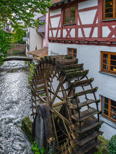 Wasserrad an einem alten Fachwerkhaus an der grossen Blau im Fischerviertel, Ulm, Baden-Württemberg, Deutschland photo