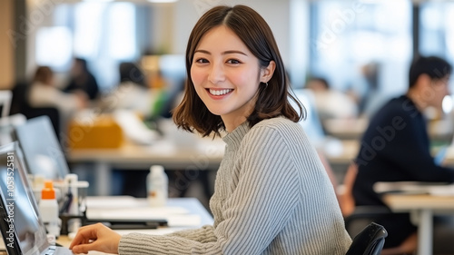 スタートアップで働く信頼の笑顔
