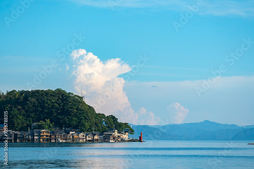 夏雲と伊根町と海