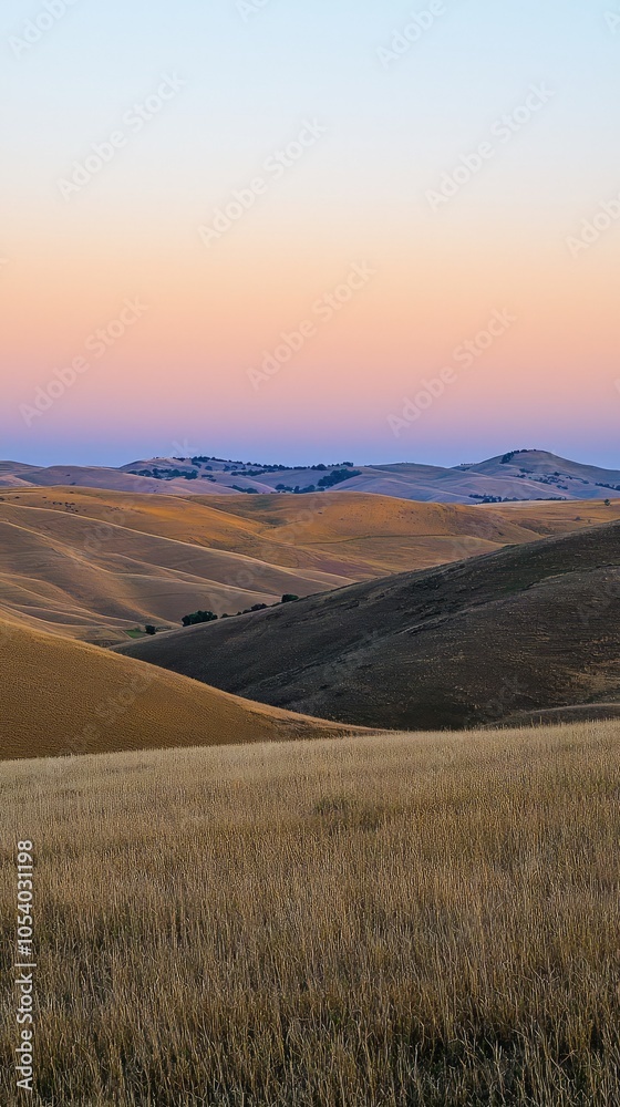 Obraz premium Serene Landscape with Rolling Hills at Dusk