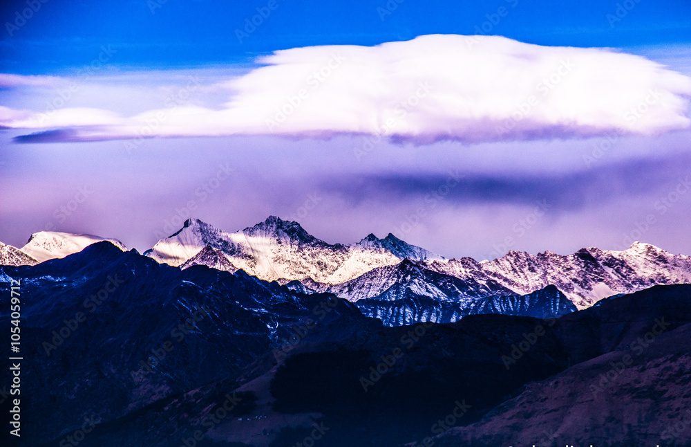 Obraz premium montagne autunno temporale neve lago fiume tramonti